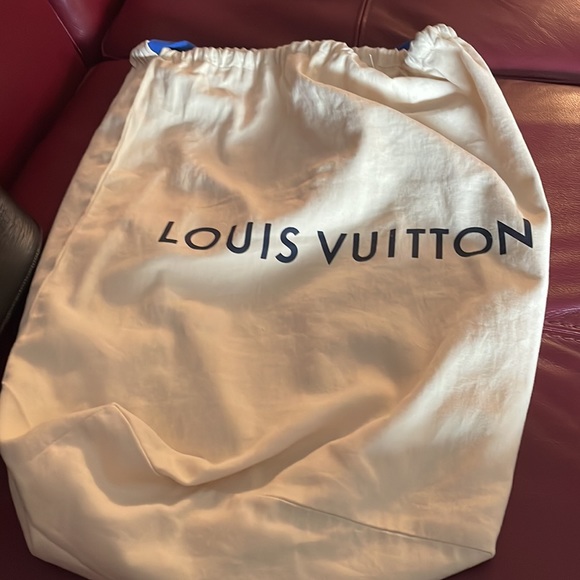 Authentic Louis Vuitton Black Epi leather tote bag - Picture 3 of 6